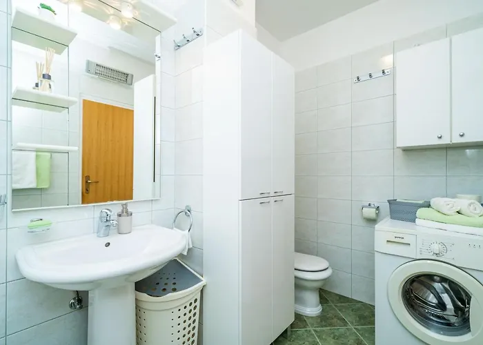 Down Town - Centre *