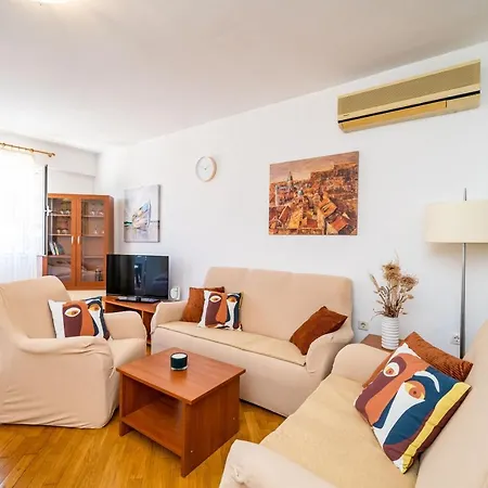 Down Town - Centre *