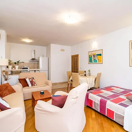 Down Town - Centre Lägenhet