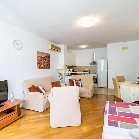 Down Town - Centre Lägenhet *