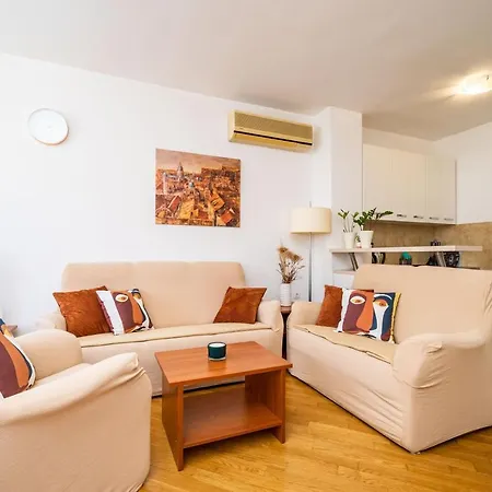 Down Town - Centre Lägenhet